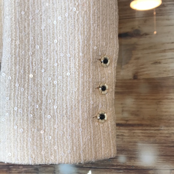 🔥sold🔥Authentic Chanel white sequin blazer-size 38 (med)* - Picture 11 of 16